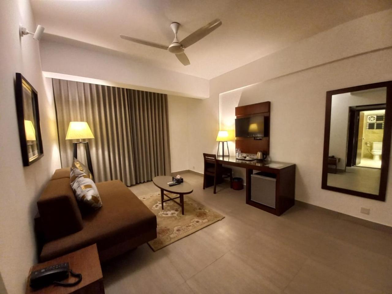 Hotel Royal Cox'S Bazar Esterno foto