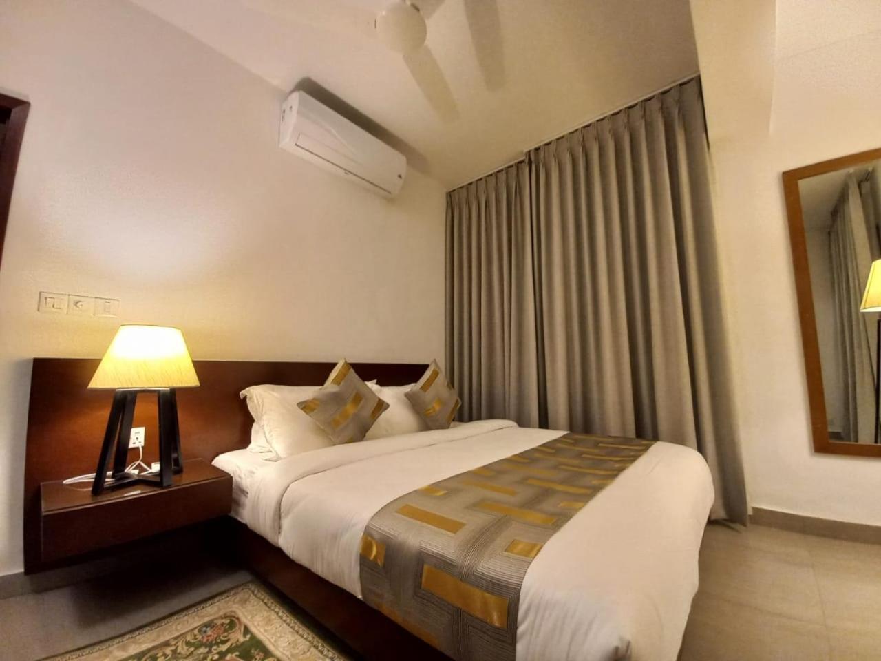 Hotel Royal Cox'S Bazar Esterno foto