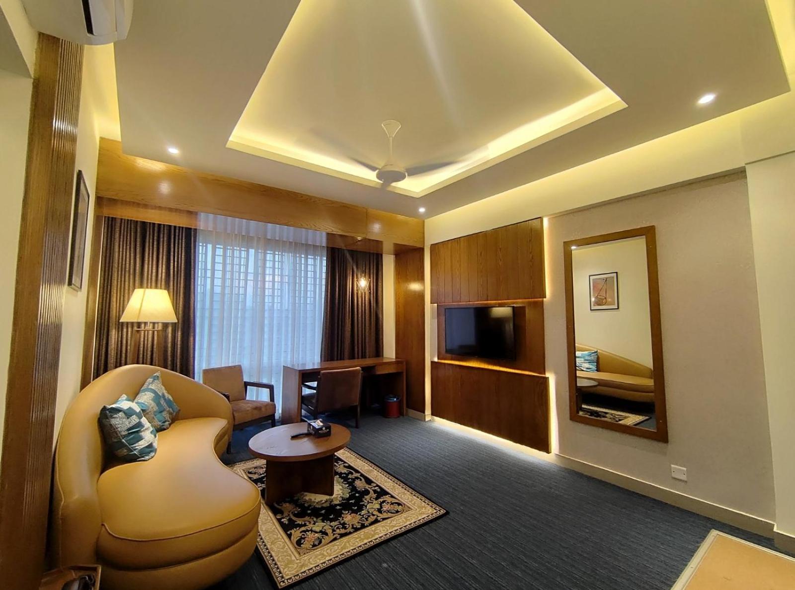 Hotel Royal Cox'S Bazar Esterno foto